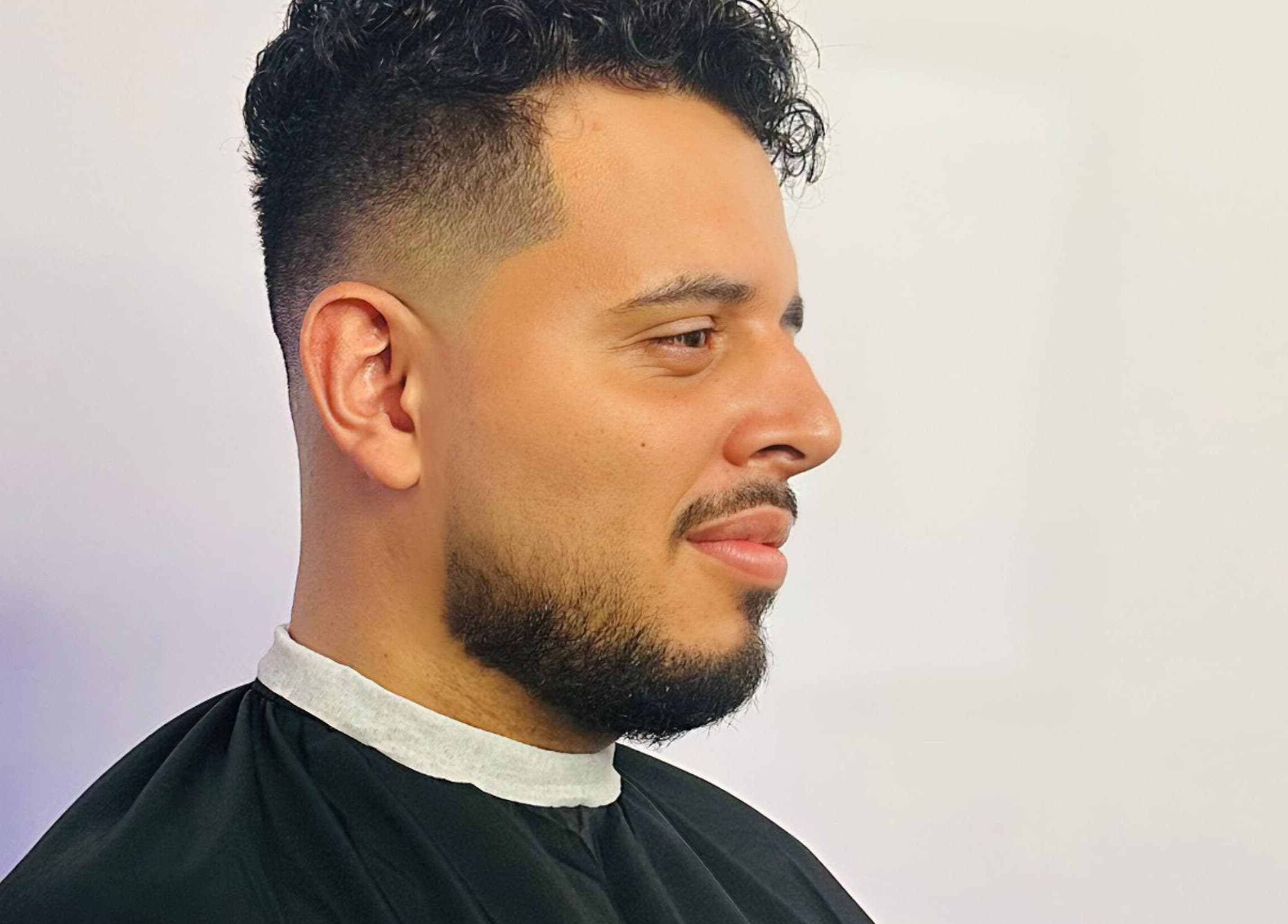Hombre con estilo de corte en Maynor Barber Studio, Heredia, Heredia, CR.