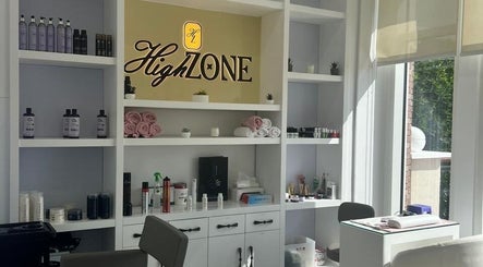 High Zone Beauty Salon imagem 2