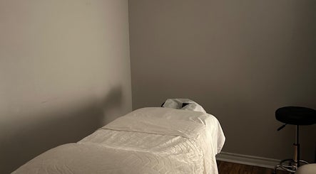 Aline Travizani Rmt Massage Therapist, bild 3
