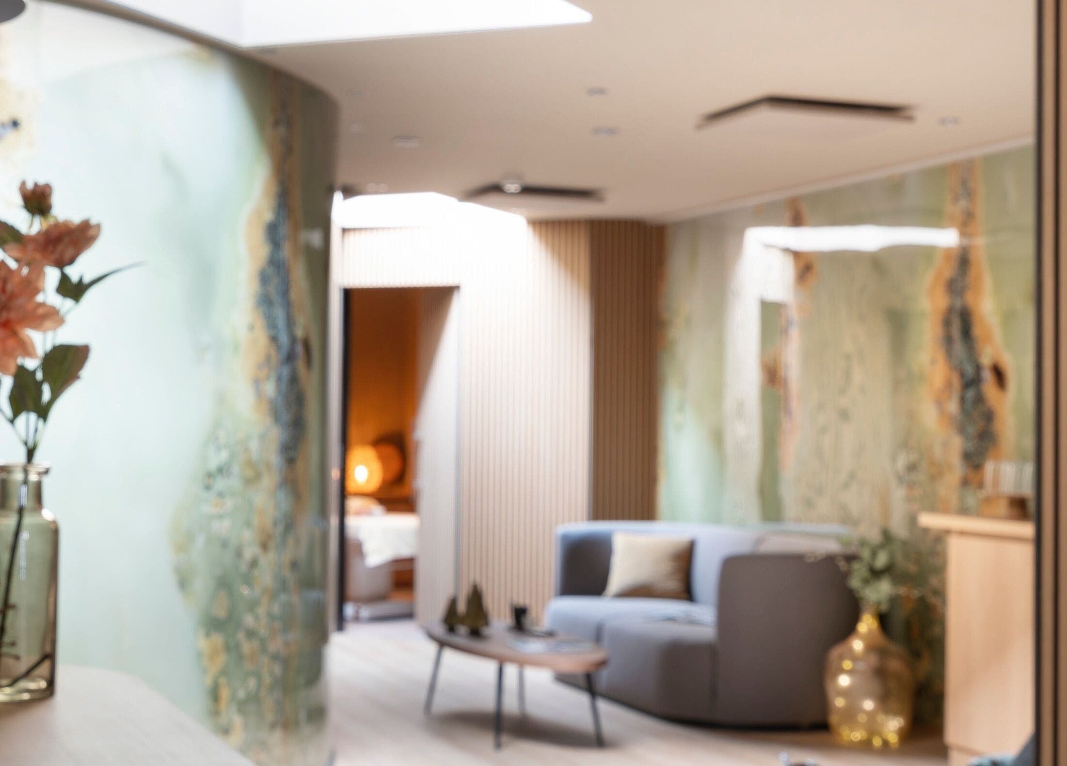 Intérieur élégant de Spa Oxalys à Val Thorens, FR, avec décoration moderne et accueil chaleureux.