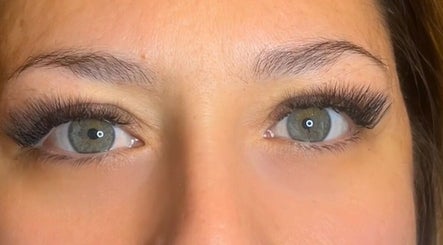 Immagine 2, Les Cils de Mina