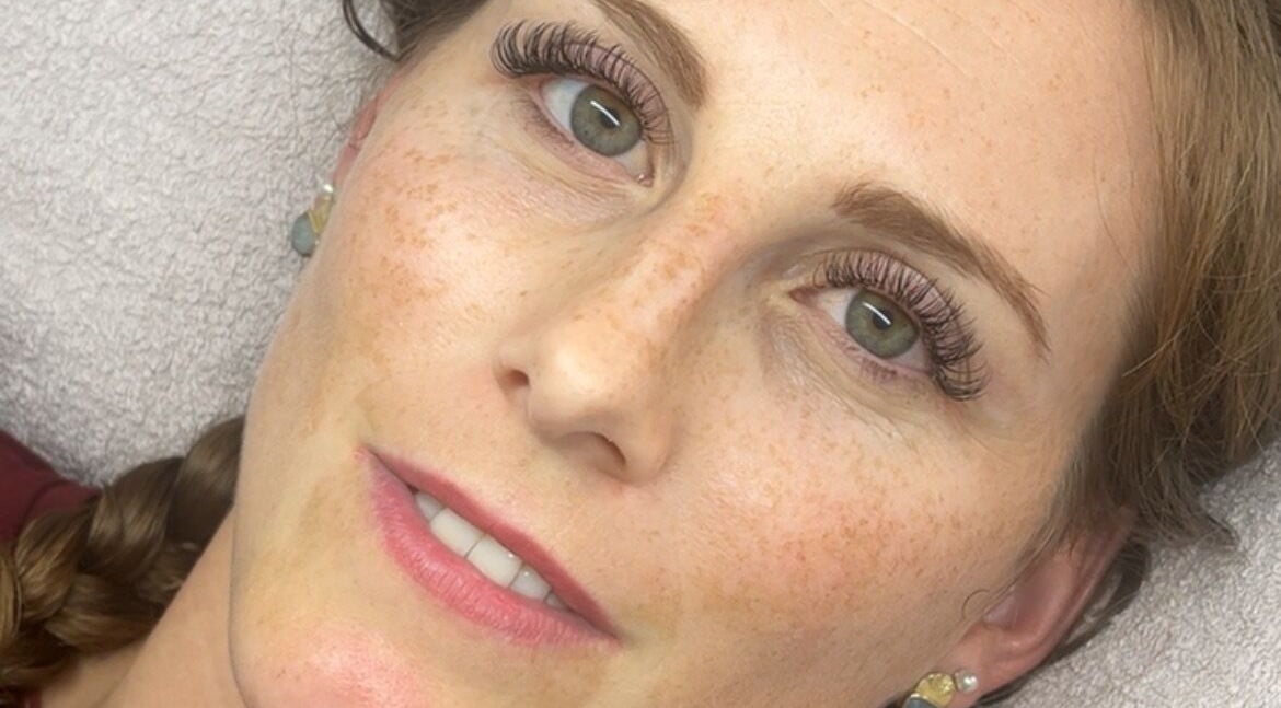 Extensions de cils au salon Les Cils de Mina à Guignes, Île-de-France, FR pour un regard captivant.