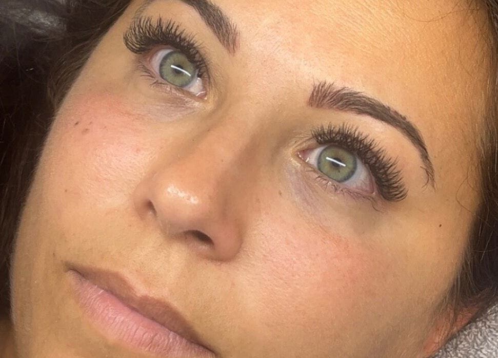 Extensions de cils élégantes à Les Cils de Mina, Guignes, Île-de-france, FR.