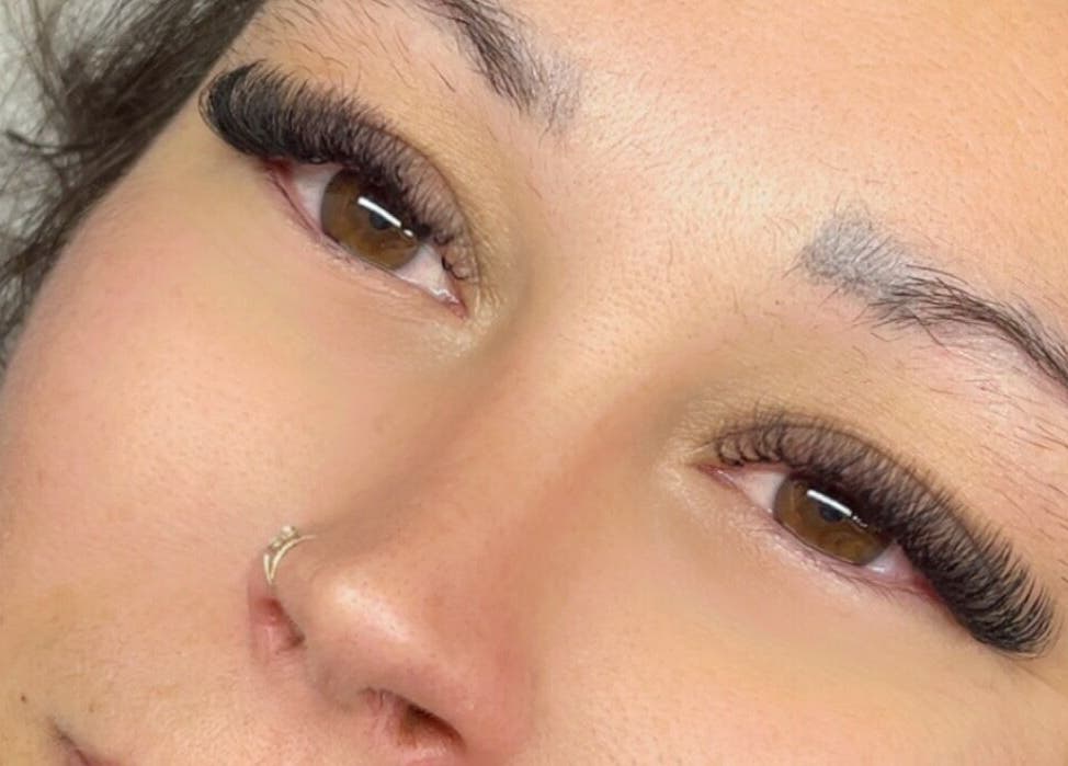 Extension de cils élégante à Les Cils de Mina, Guignes, Île-de-france, FR.