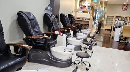 صورة Glow District Beauty 2