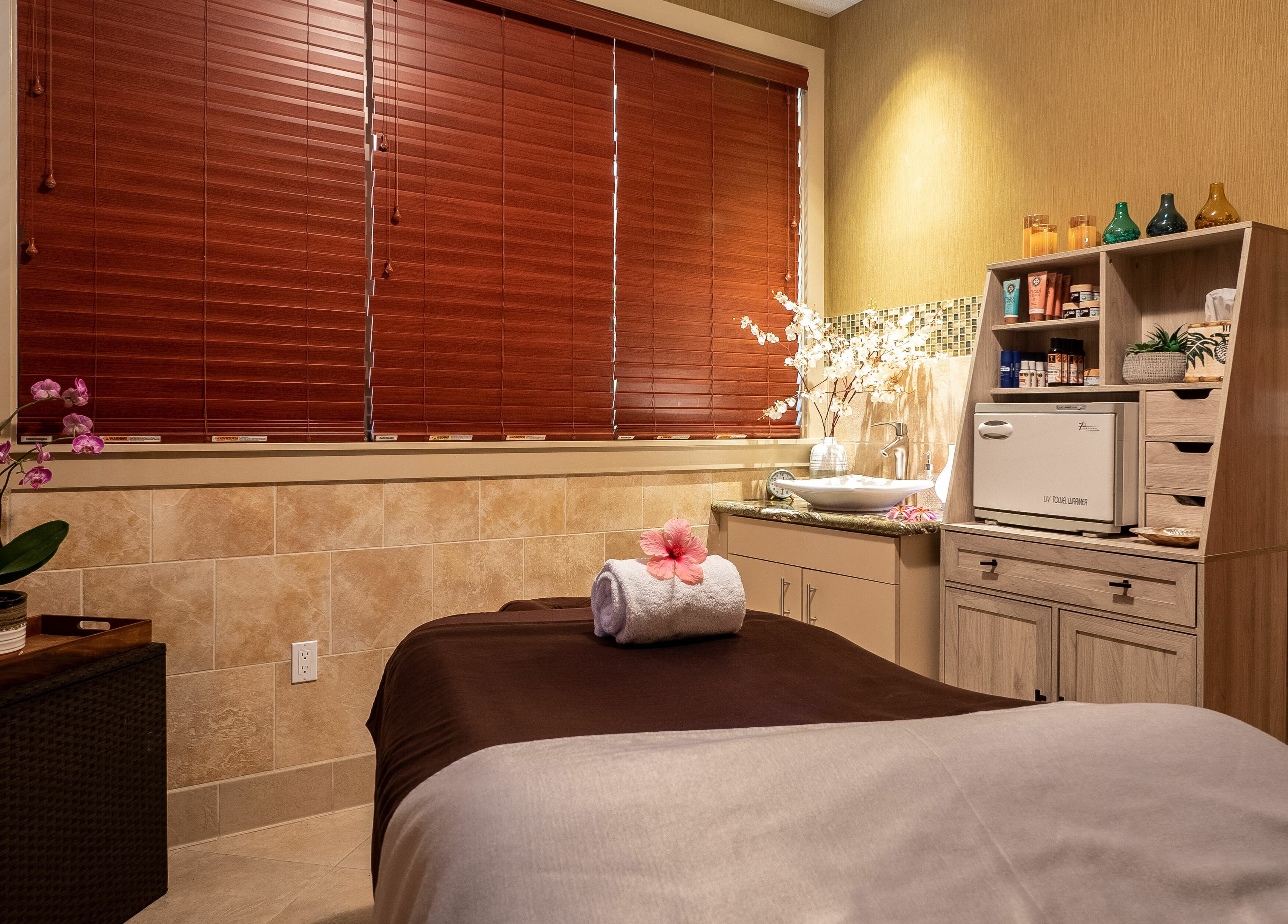 Relaxing massage room at Kaanapali Alii Wellness, Lahaina, Hawaii, US, featuring elegant decor and soft lighting.