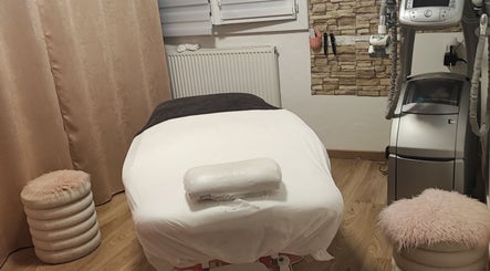 Salle de massage relaxante à L'harmonie Du Corps, Saint-Priest, Auvergne-Rhône-Alpes, FR.