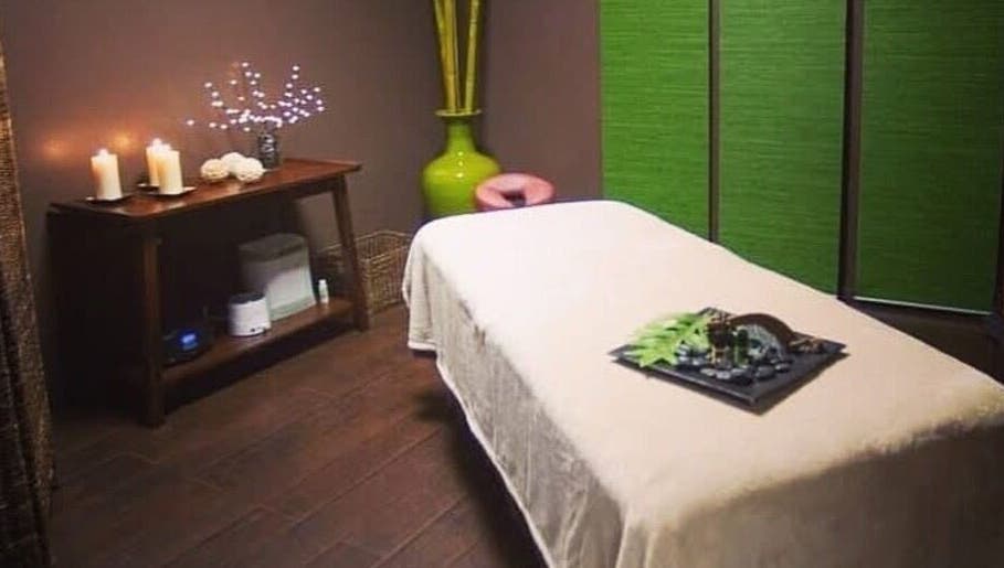 Ágnes Masszázs relaxációs szobája Budapesten, Magyarországon, kényelmes masszázsággyal.