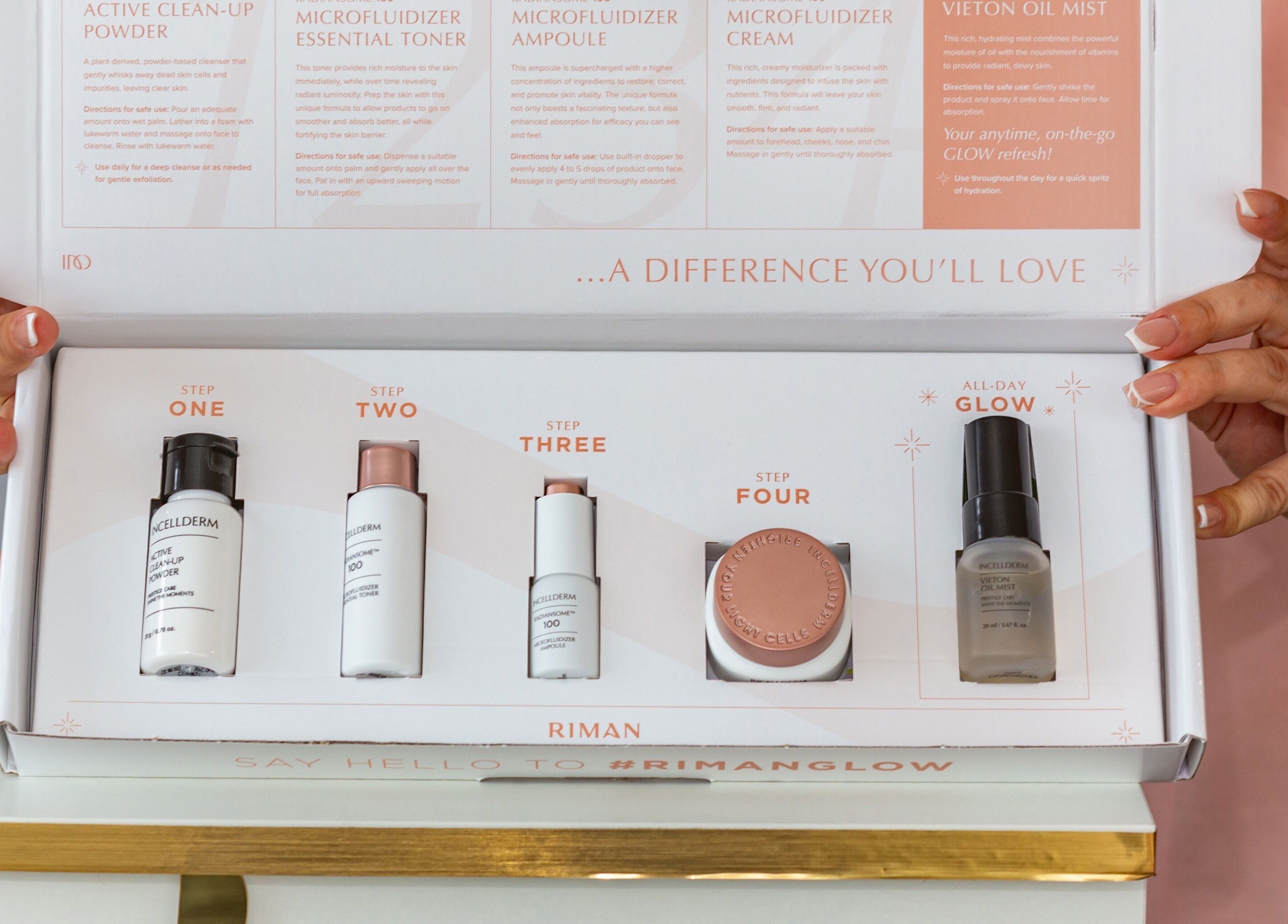 Coffret soin beauté au salon Super Wow (Longueuil), Longueuil, Québec, CA, avec produits de soin étape par étape.