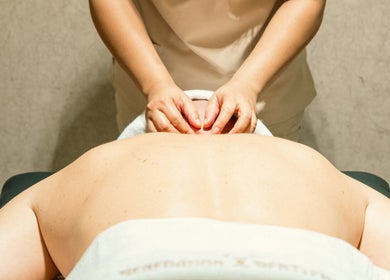 Relaxing massage at Generation Gentleman Barbershop, دبي, دبي, AE for ultimate wellness experience.