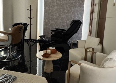 Elegant interior of Generation Gentleman Barbershop in دبي, دبي, AE with plush chairs and barber station.