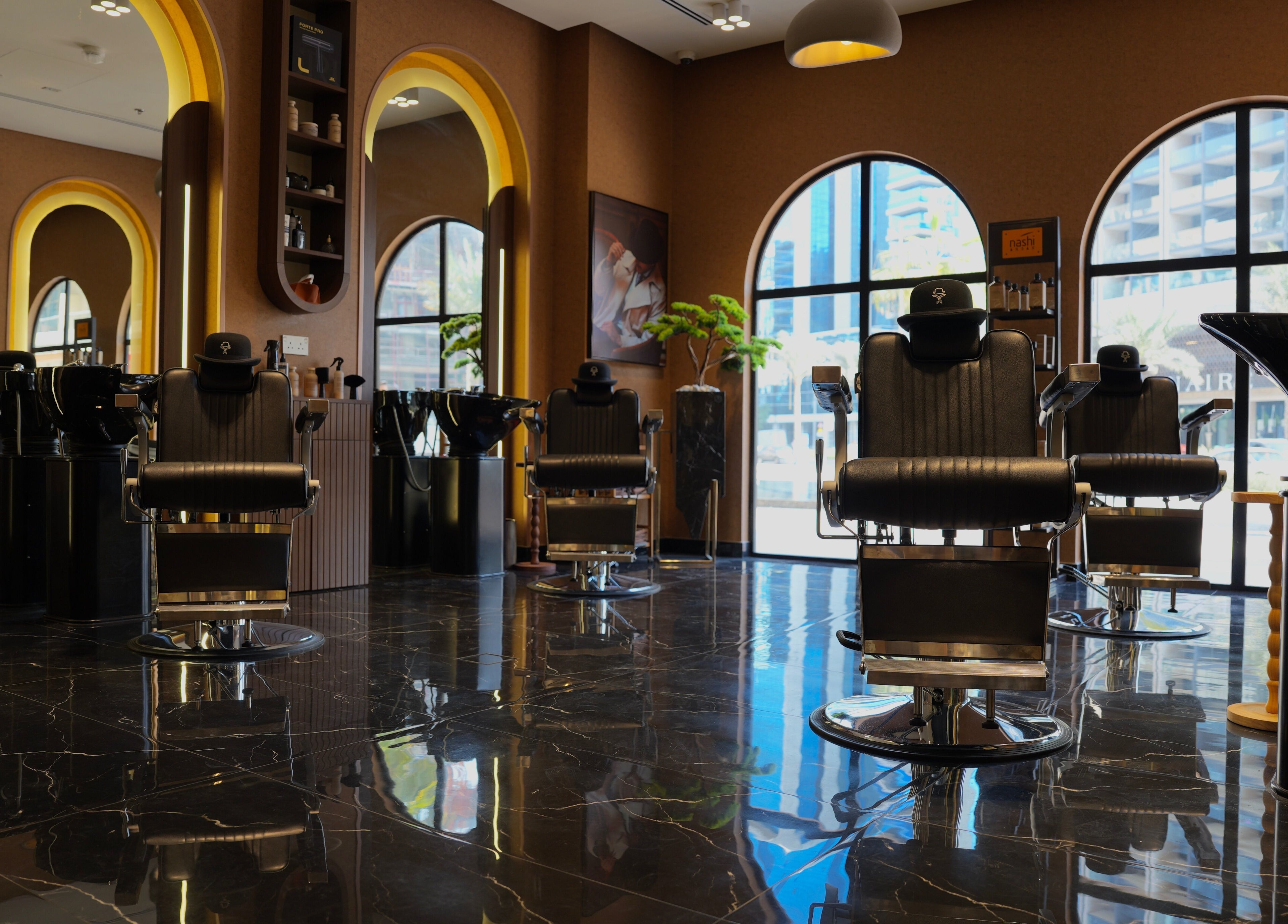 Elegant seating area at Generation Gentleman Barbershop, دبي, دبي, AE with stylish chairs and modern decor.
