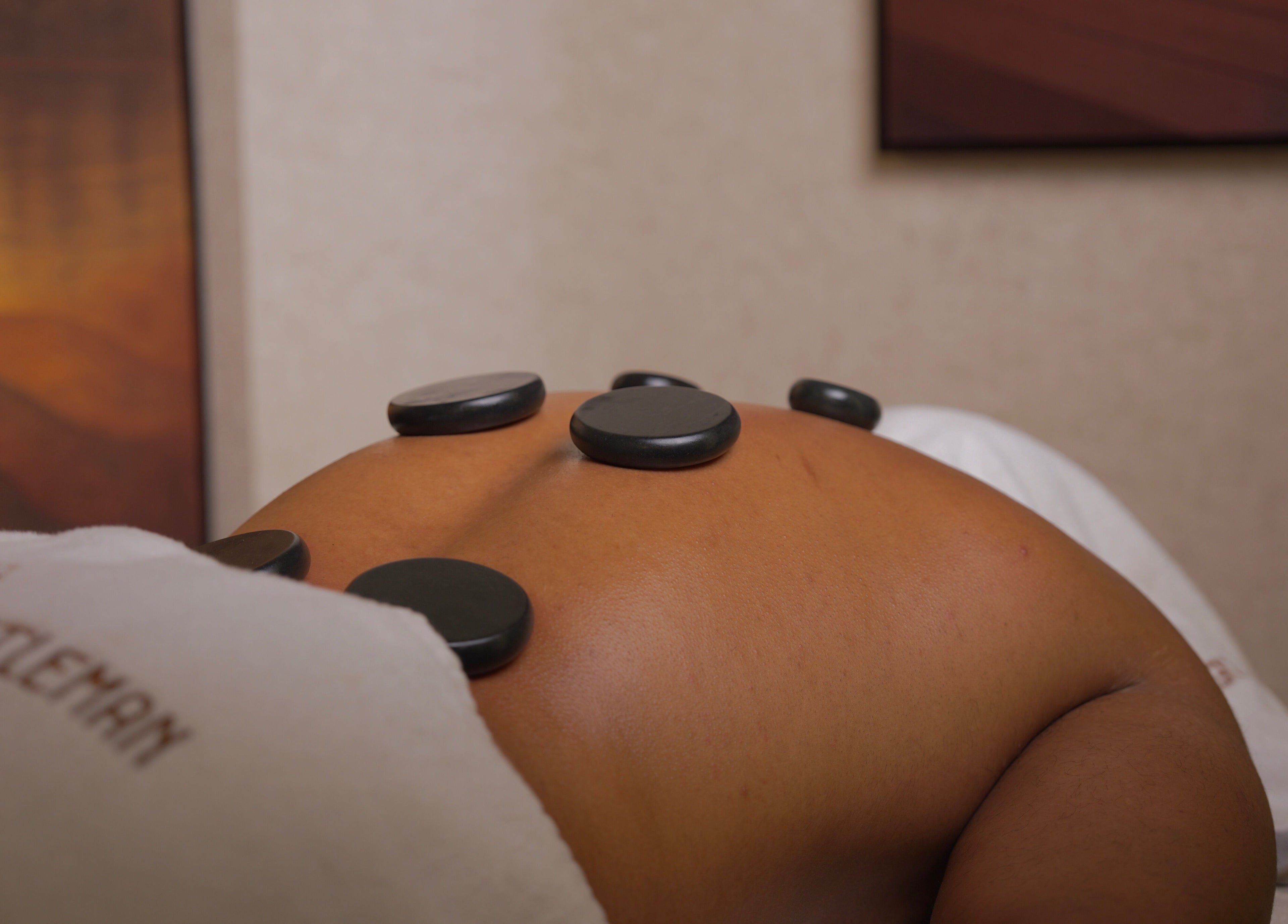 Relaxing hot stone therapy at Generation Gentleman Barbershop, دبي, دبي, AE for ultimate wellness experience.