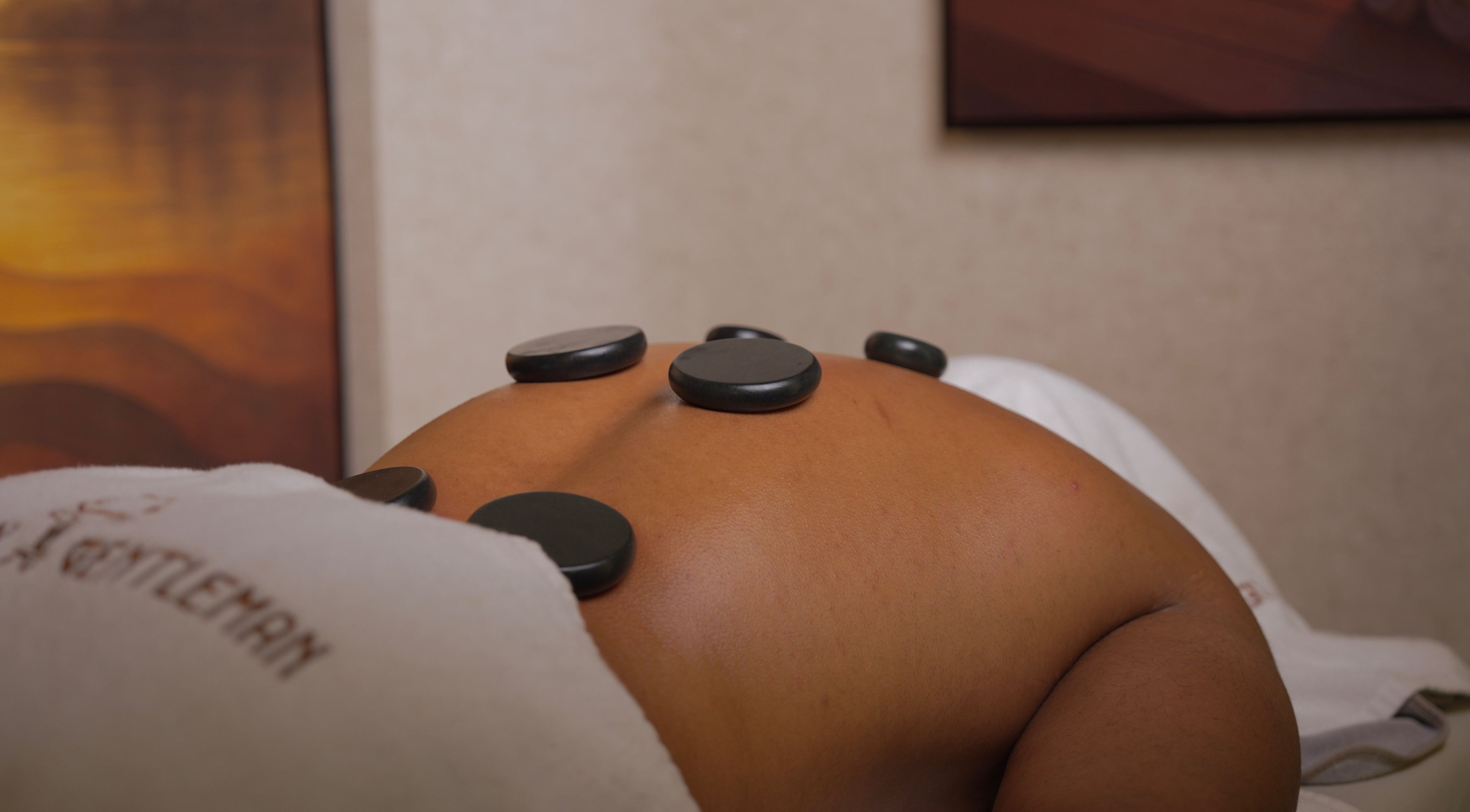 Relaxing hot stone therapy at Generation Gentleman Barbershop, دبي, دبي, AE for ultimate wellness experience.