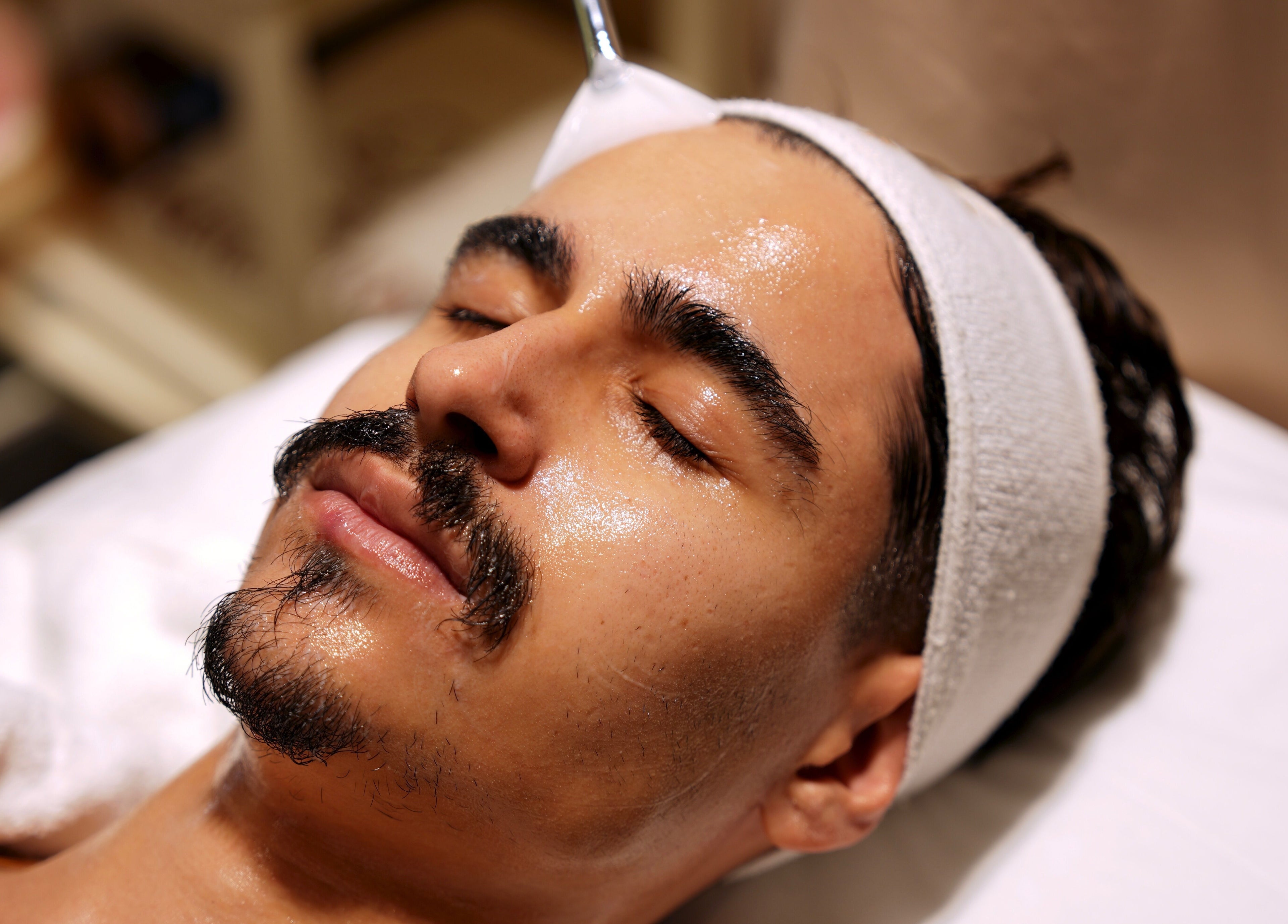 Man enjoying a facial treatment at Generation Gentleman Barbershop, دبي, دبي, AE.