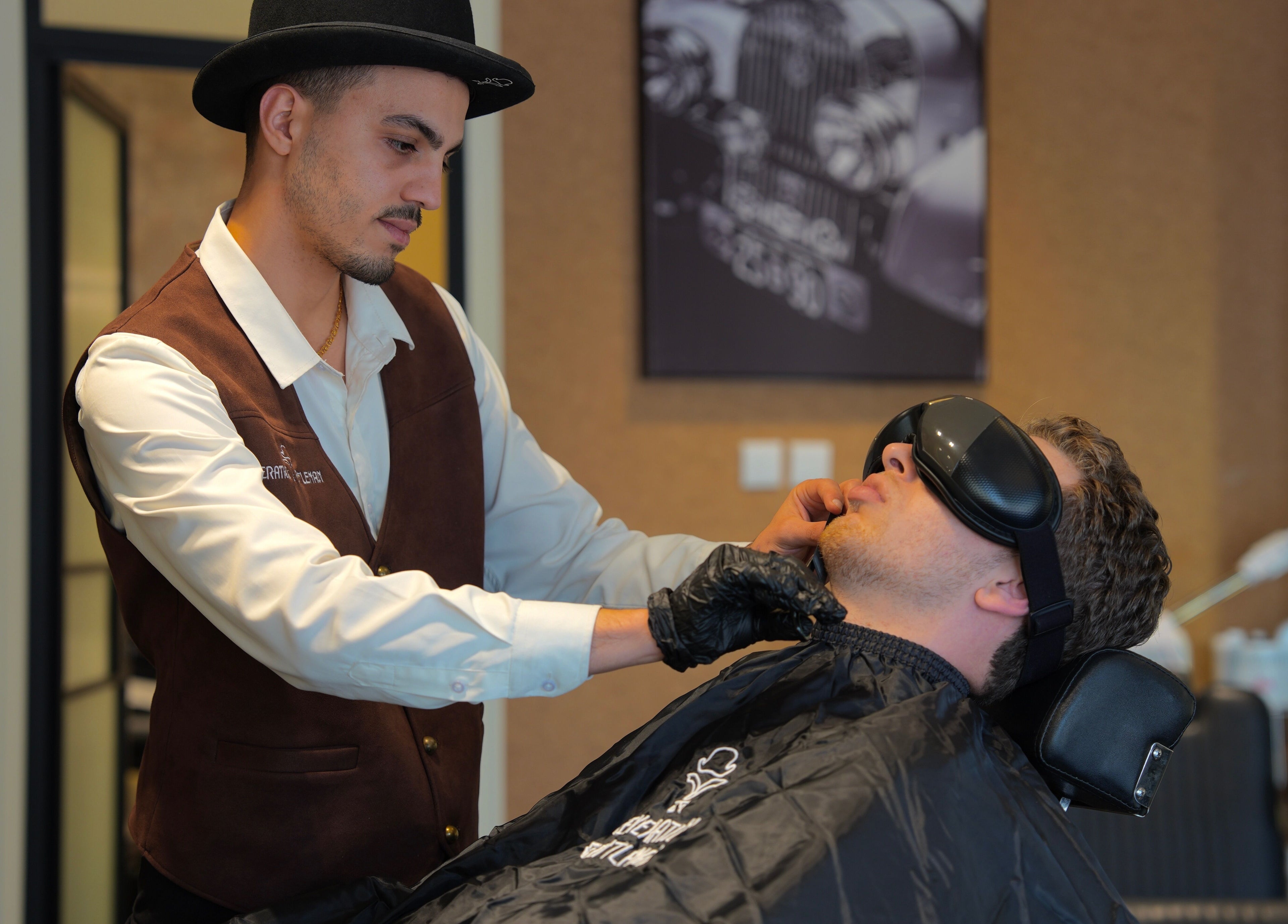 Barber at Generation Gentleman Barbershop in دبي, دبي, AE providing a relaxing grooming session.