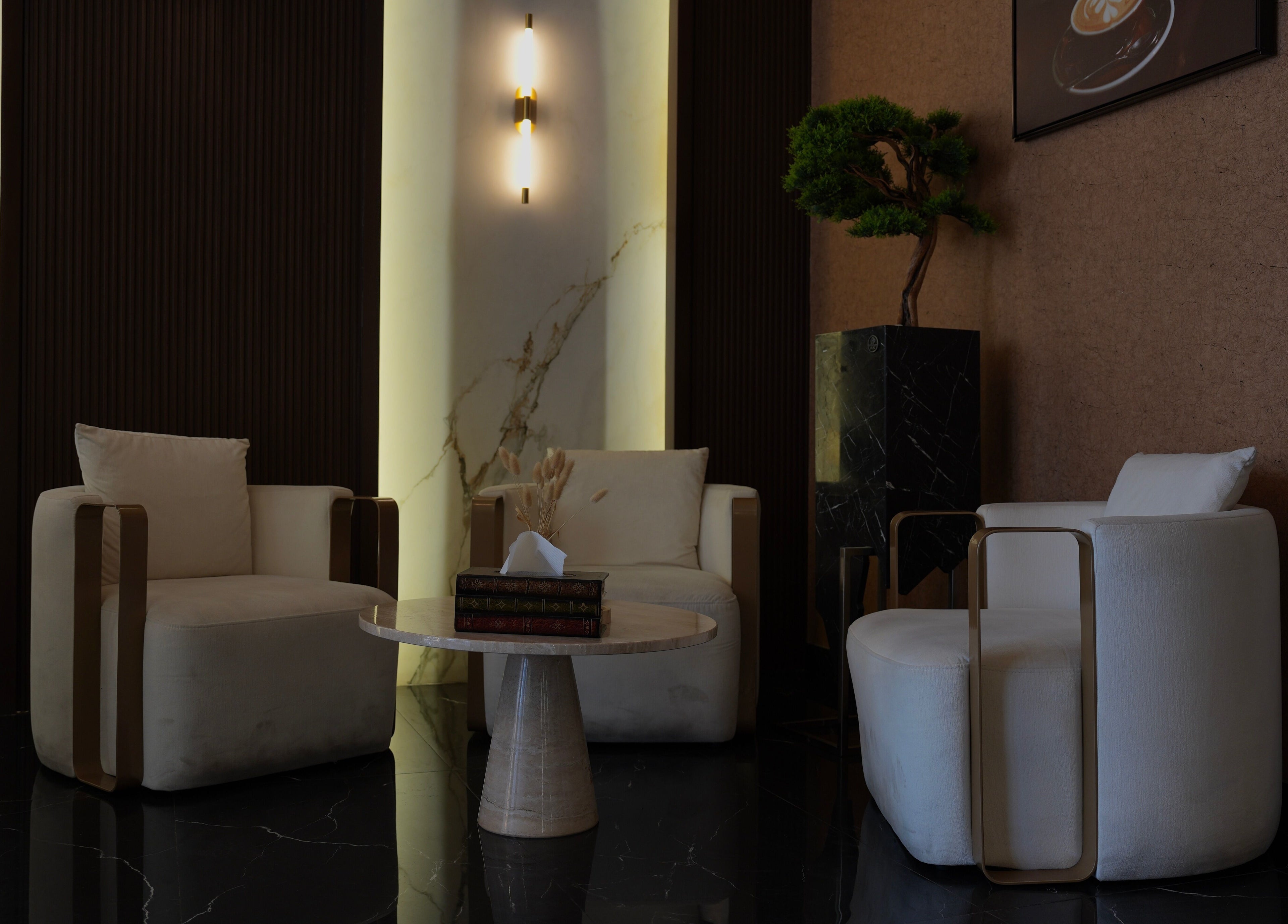 Stylish seating area at Generation Gentleman Barbershop, دبي, دبي, AE with cozy chairs and modern decor.