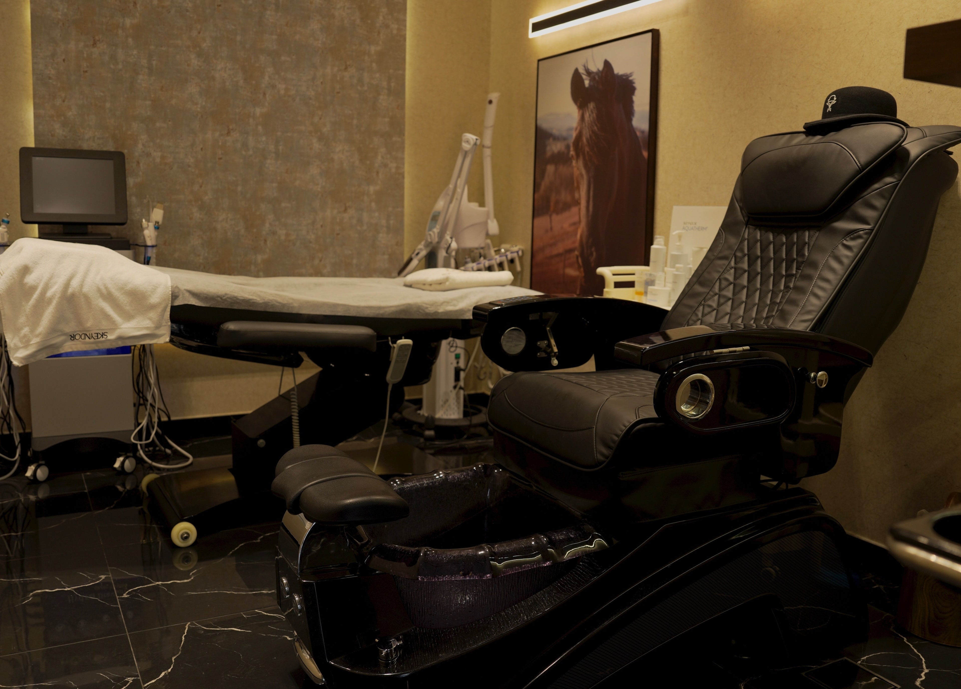 Comfortable leather grooming chair and treatment area at Generation Gentleman Barbershop in دبي, دبي, AE.