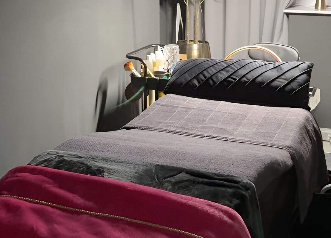 Relaxing treatment bed at Clēa Headspa, Cape Town, Western Cape, ZA, perfect for a rejuvenating spa experience.