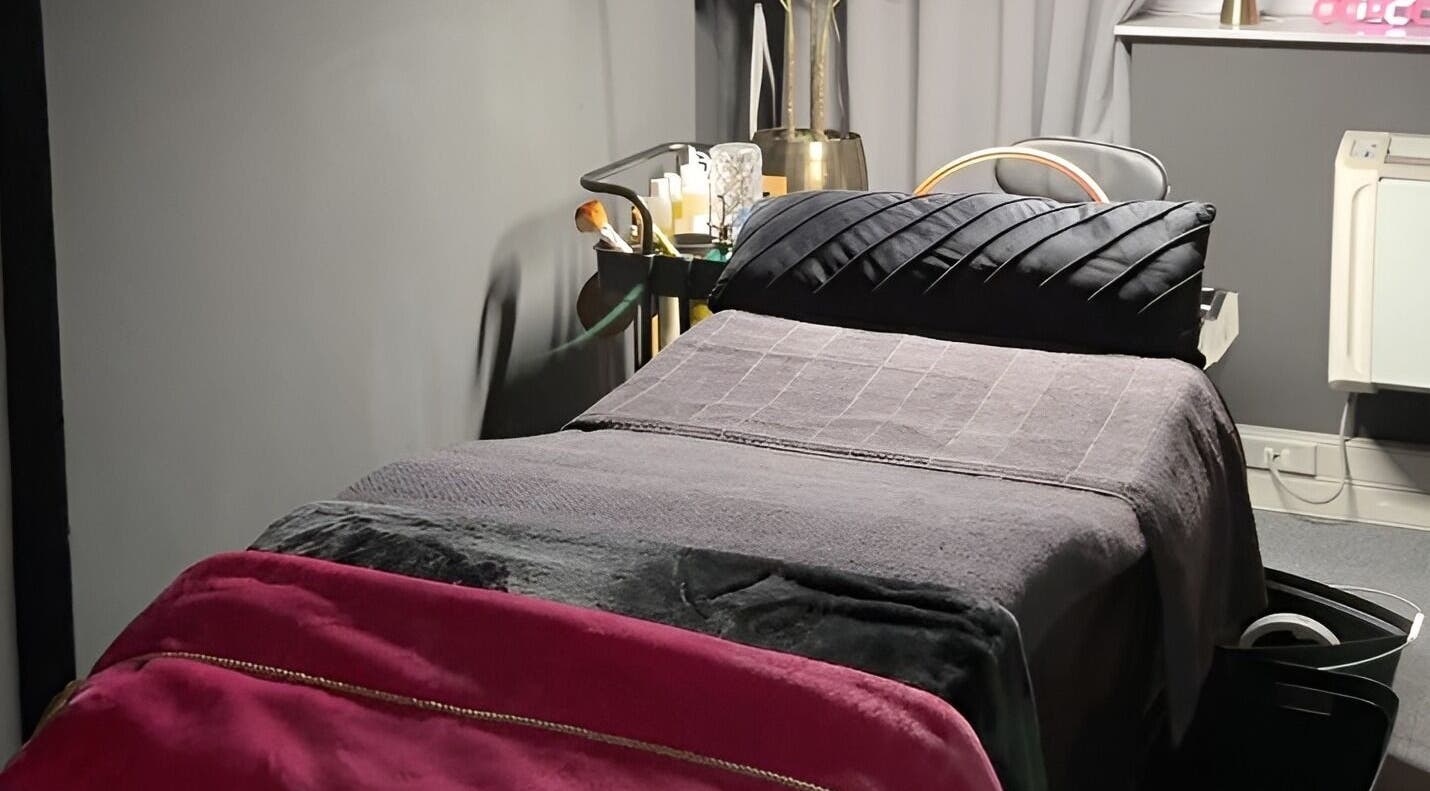 Relaxing treatment bed at Clēa Headspa, Cape Town, Western Cape, ZA, perfect for a rejuvenating spa experience.