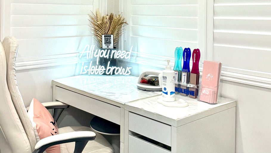 Chic brow station at Jeanette N - Beauty Therapist in Wakerley, Queensland, AU with tools and decor.
