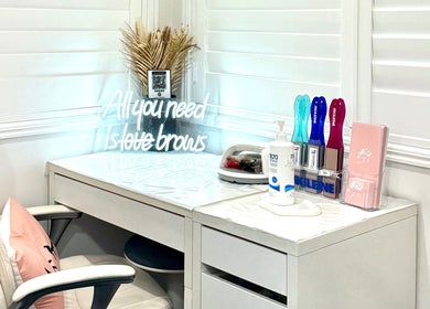 Chic brow station at Jeanette N - Beauty Therapist in Wakerley, Queensland, AU with tools and decor.