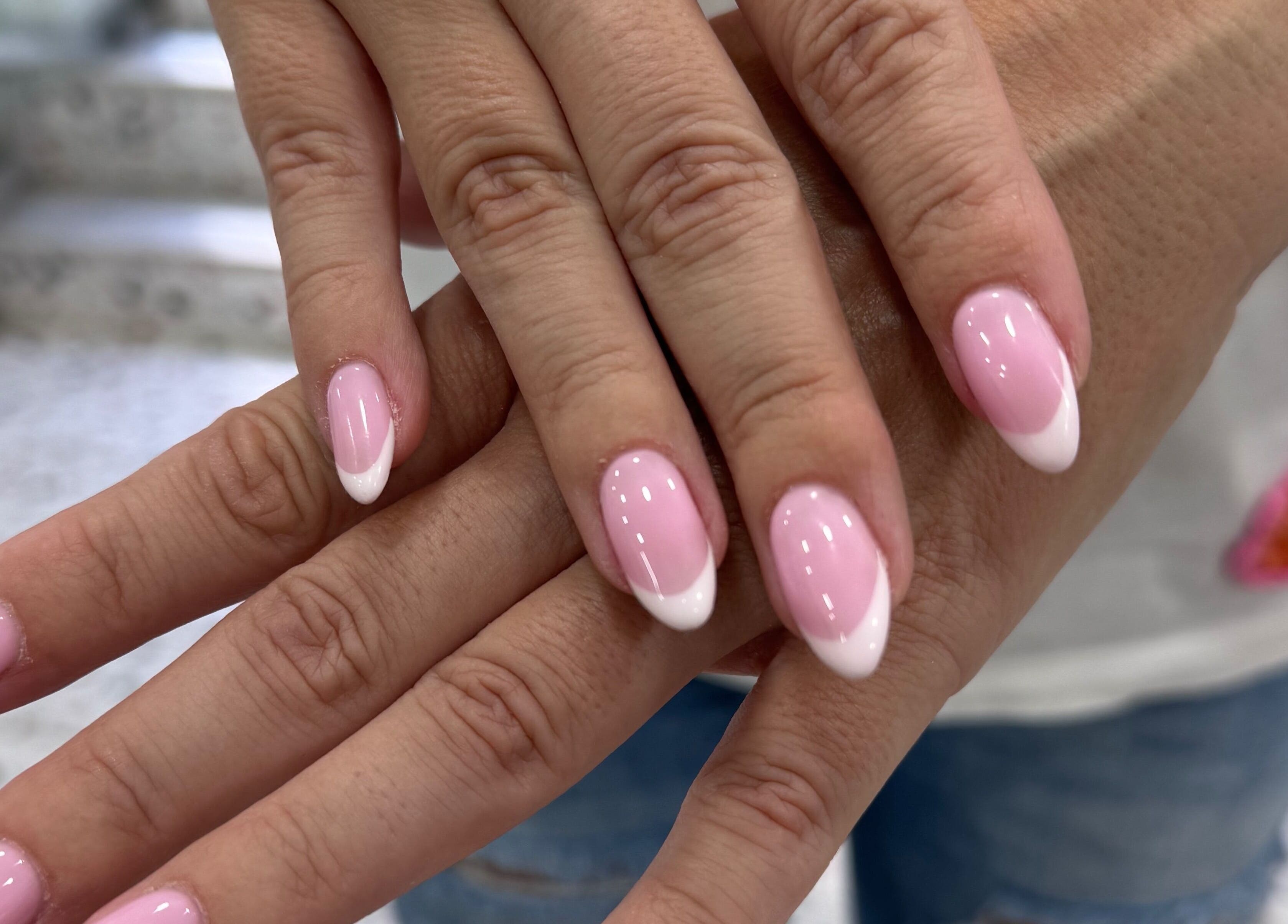 Ροζ γαλλικό μανικιούρ στην Alexandra Nails Kolonaki, Αθήνα, GR.