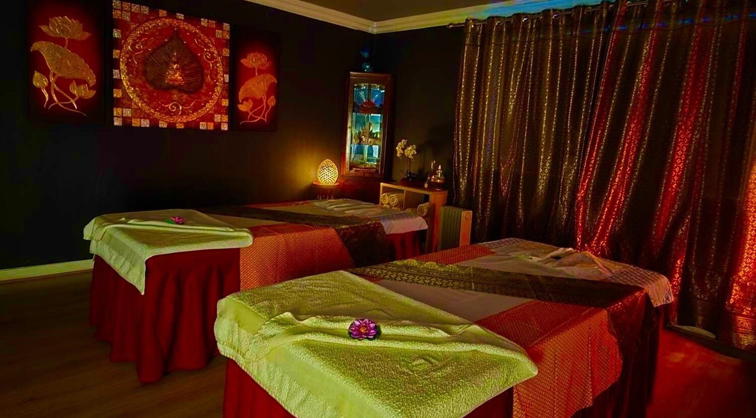Relaxing massage room at Bee Bee Thai Therapy in Bradford, England, GB, with calming decor.