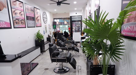 Looks Threading Beauty Salon – kuva 2