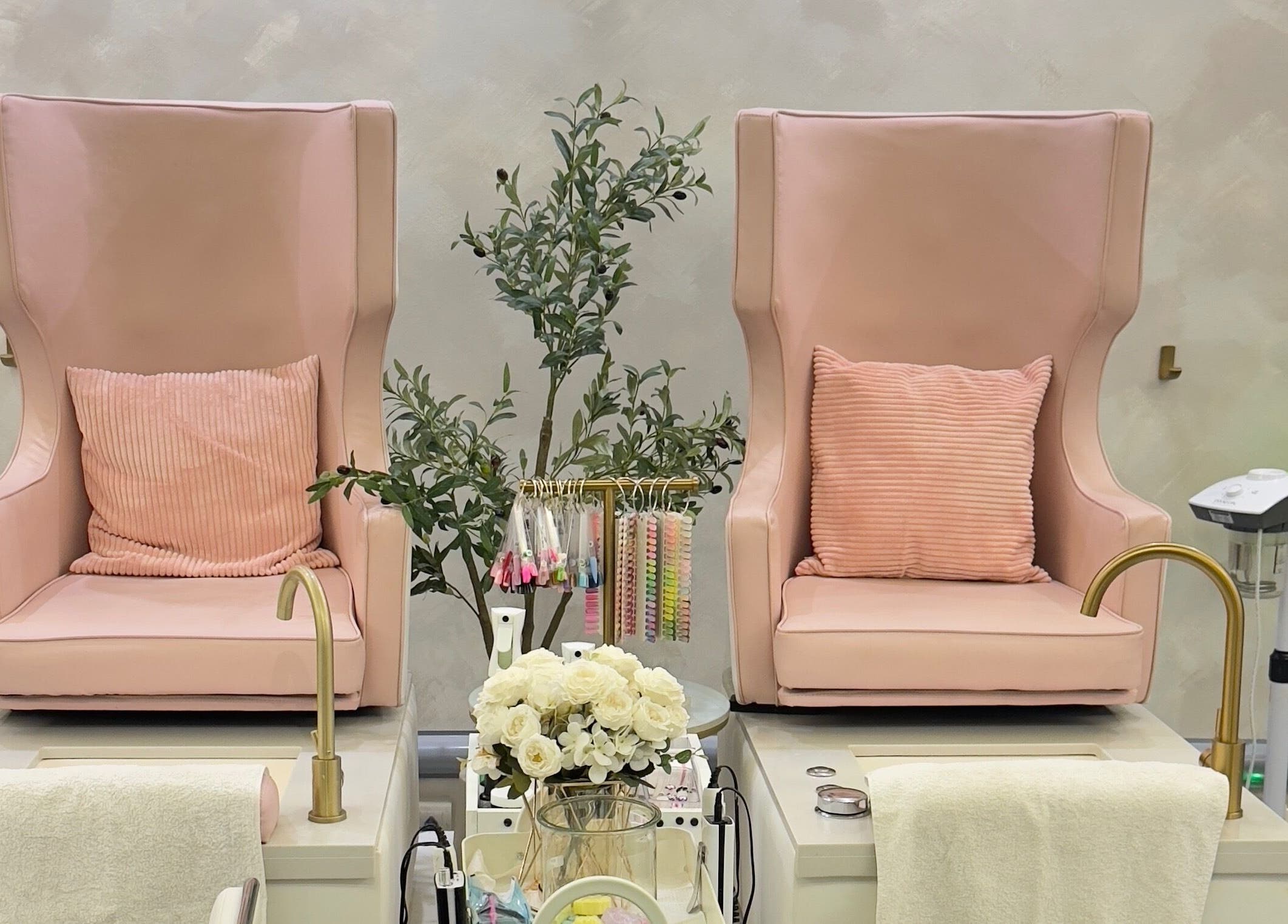 Luxurious pedicure chairs at Le Getaway by Lexx in Marigot, GP, enhance the relaxing beauty experience.