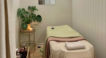 Luna & Wilde Brixton | BIAB Nails & Brows image 3