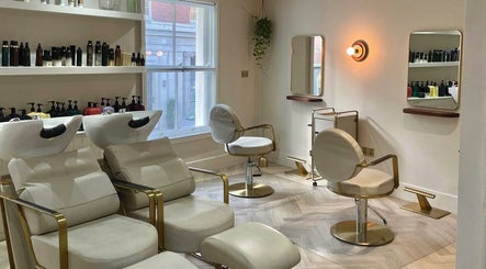 Luna & Wilde Belgravia | Victoria BIAB Nails & Balayage Hair Salon