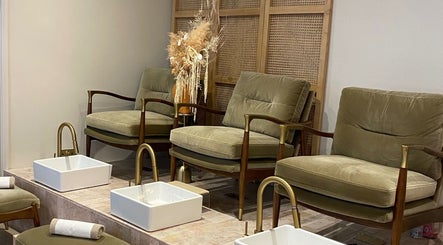 Luna & Wilde Belgravia | Victoria BIAB Nails & Balayage Hair Salon image 2