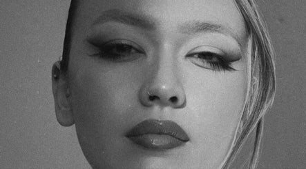 Faces By Isa | Luxury Bridal Make-Up & Hair Artist image 3