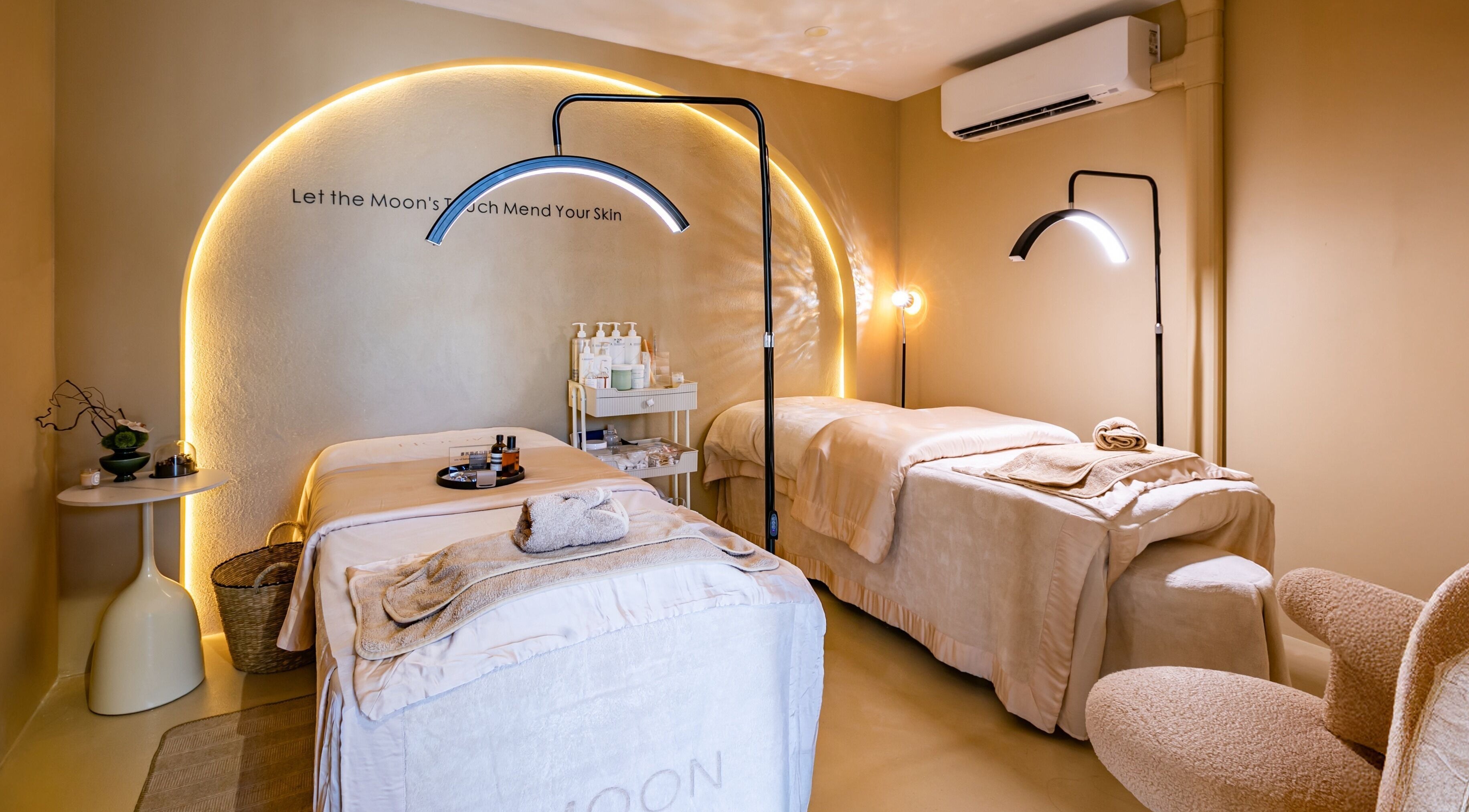 Luxurious treatment room at MOON SKIN CLINIC&KOREAN BEAUTY, Melbourne, Victoria, AU with comfortable beds.