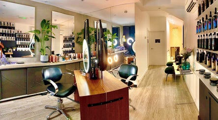Max Borges Hair Salon