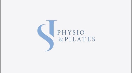 Лого на SJ Physio & Pilates, разположен в София, Област София, BG. Изчистен дизайн на бял фон.