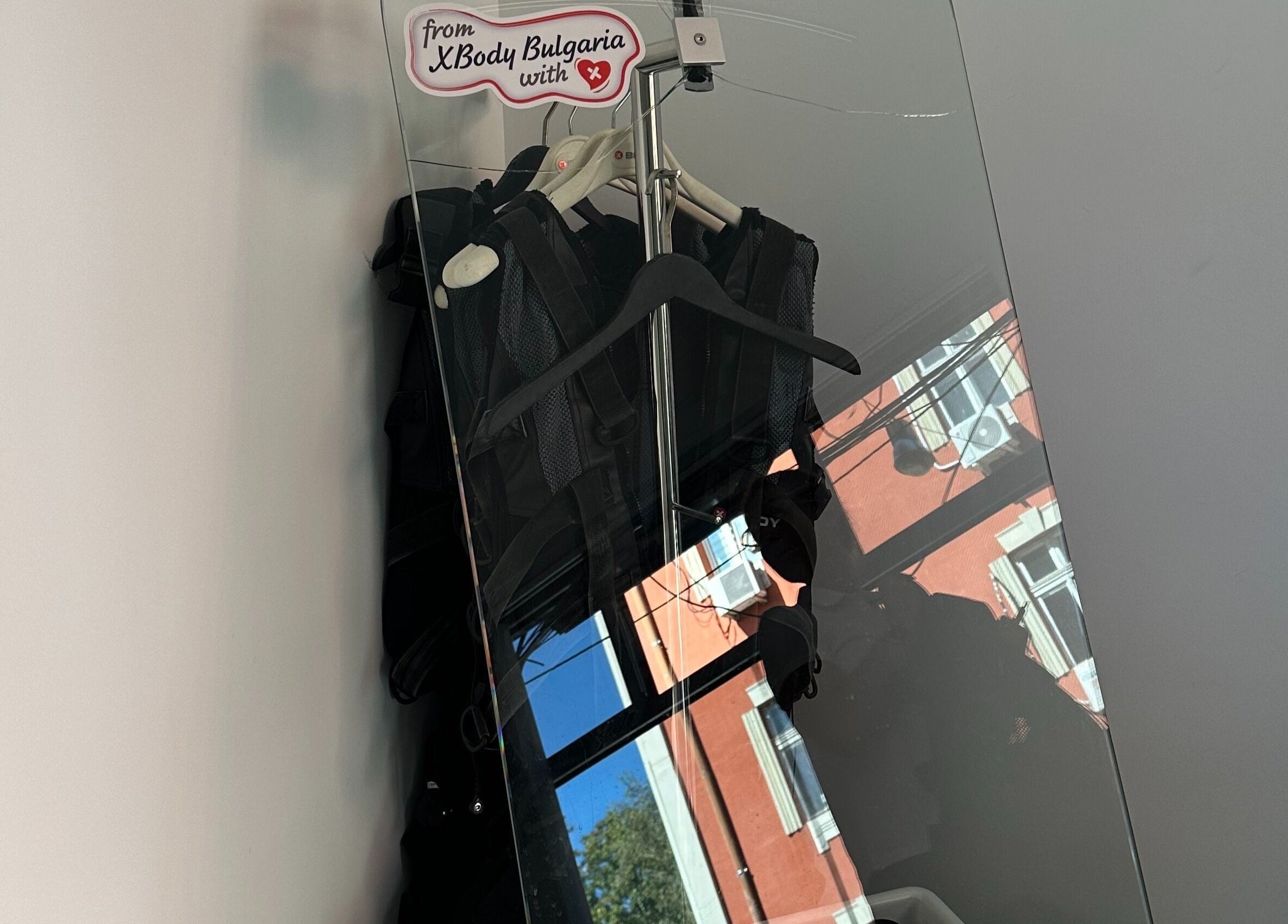 Дрехи за тренировки на закачалник в SJ Physio & Pilates, София, Област София, BG.