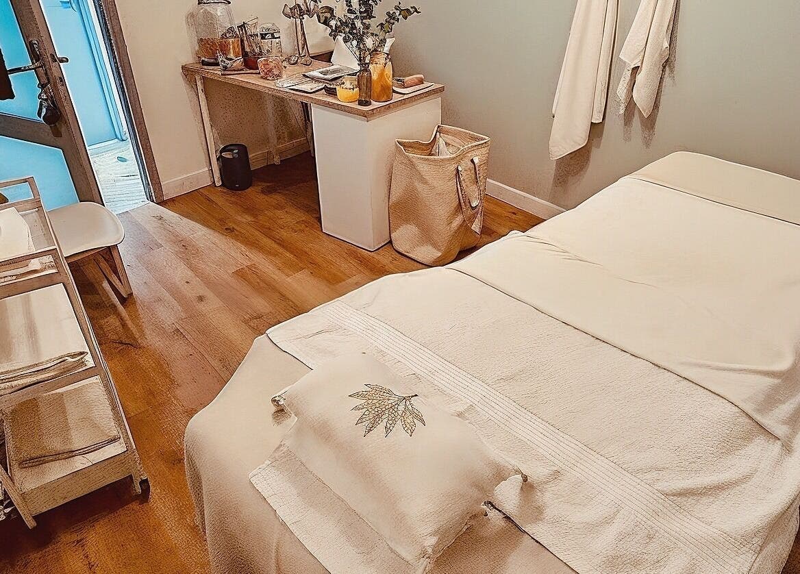 Salle de massage paisible à L'essence de Séve, Le Cannet, Provence-alpes-côte D'azur, FR.