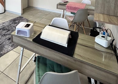 Ninnie's elegant nail station in Boksburg, Gauteng, ZA, highlighting modern manicure equipment.
