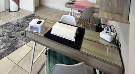 Ninnie's elegant nail station in Boksburg, Gauteng, ZA, highlighting modern manicure equipment.