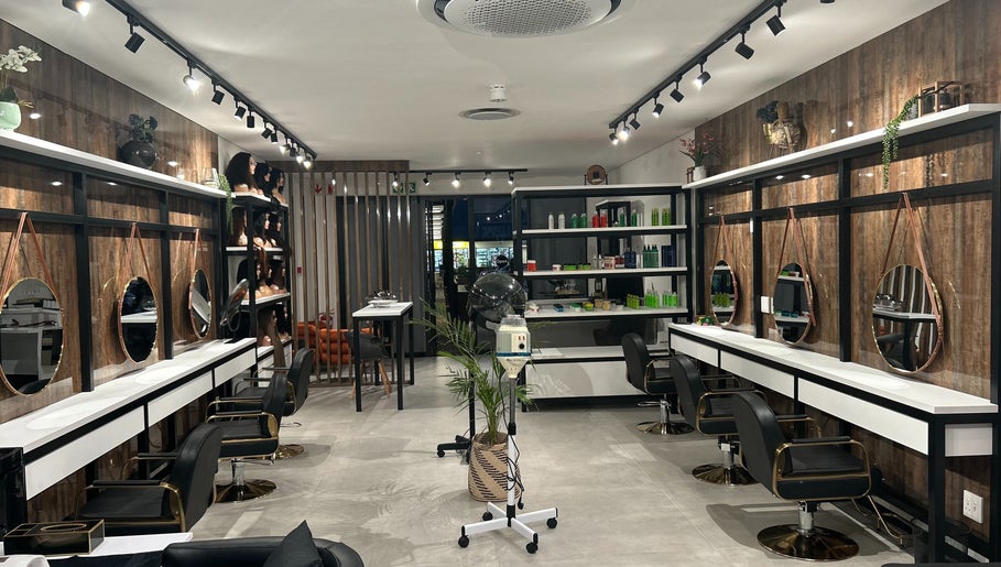 Image de Mbokodo Hair Salon 1