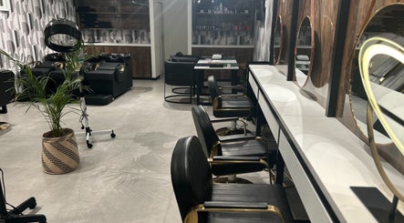 Image de Mbokodo Hair Salon 2