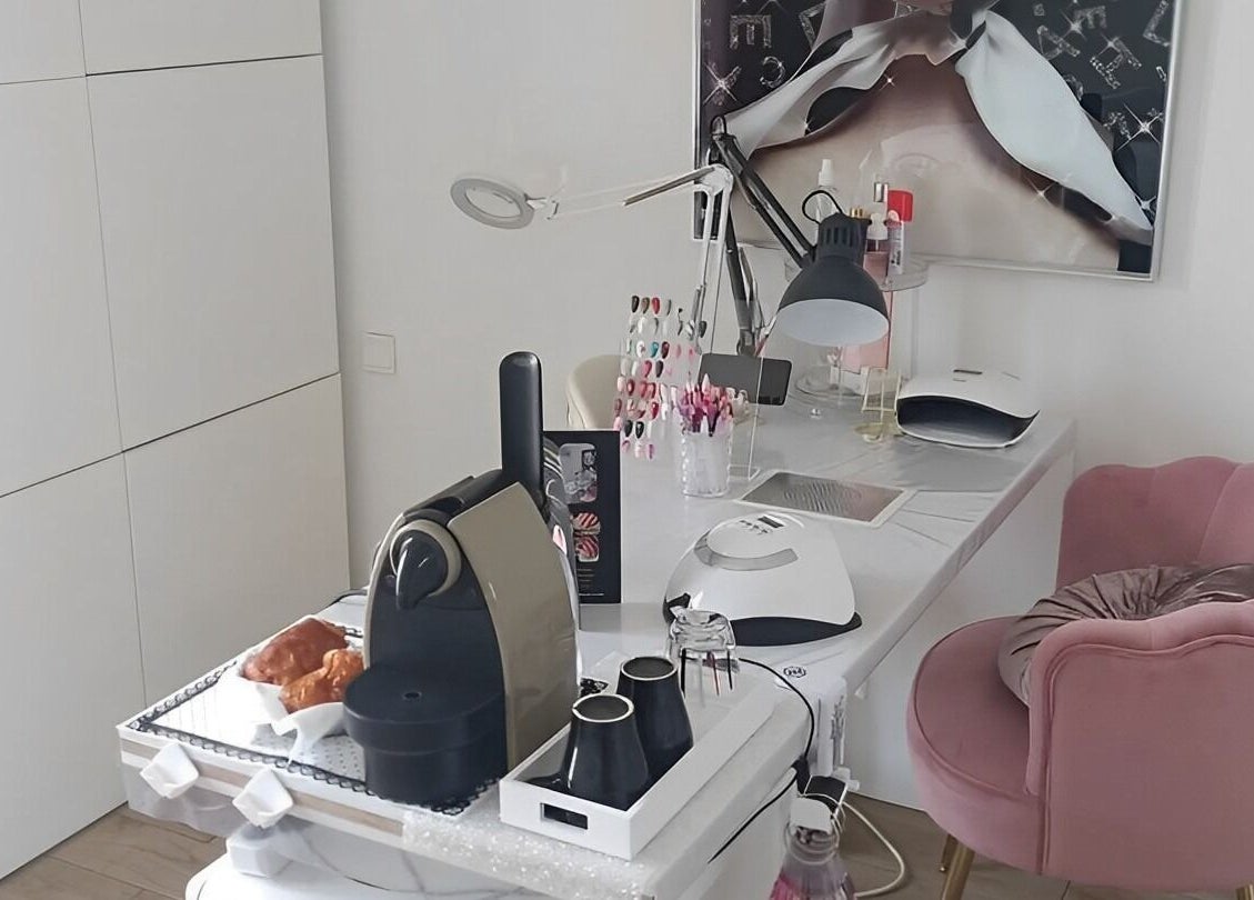 Intérieur chic du salon Sublim'Ton Corps à Aigrefeuille-d'aunis, Nouvelle-aquitaine, FR.