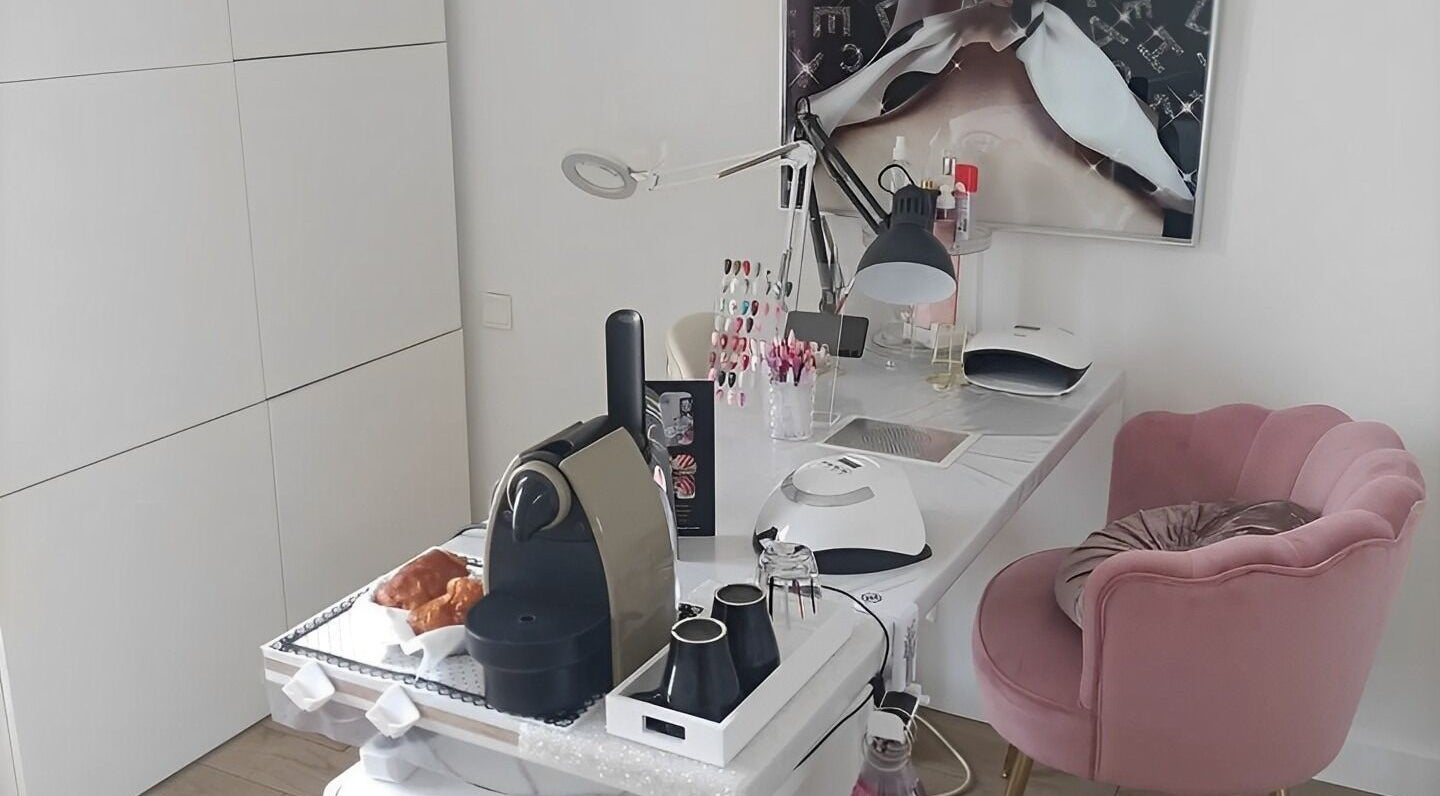 Intérieur chic du salon Sublim'Ton Corps à Aigrefeuille-d'aunis, Nouvelle-aquitaine, FR.