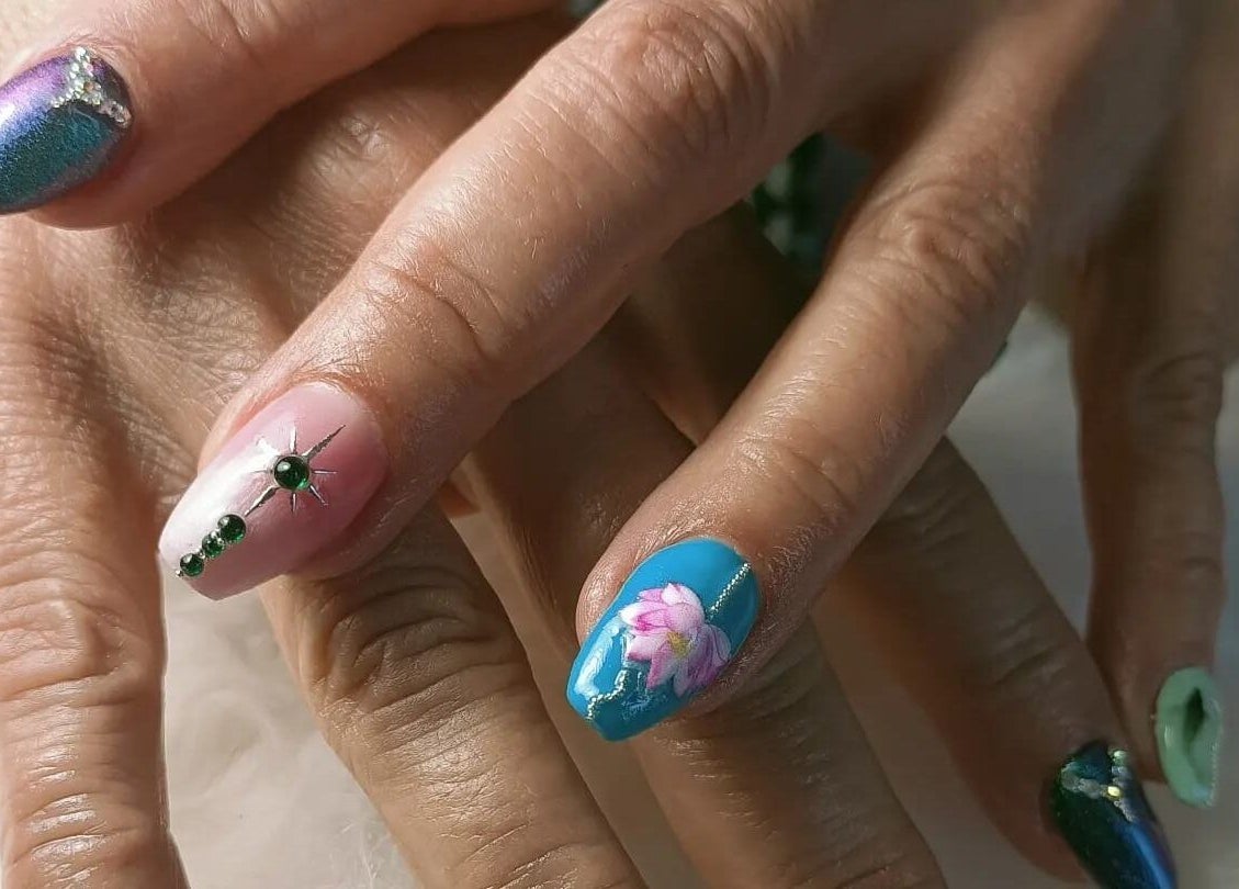 Manucure artistique chez Sublim'Ton Corps, Aigrefeuille-d'Aunis, Nouvelle-Aquitaine, FR. Design unique et créatif.