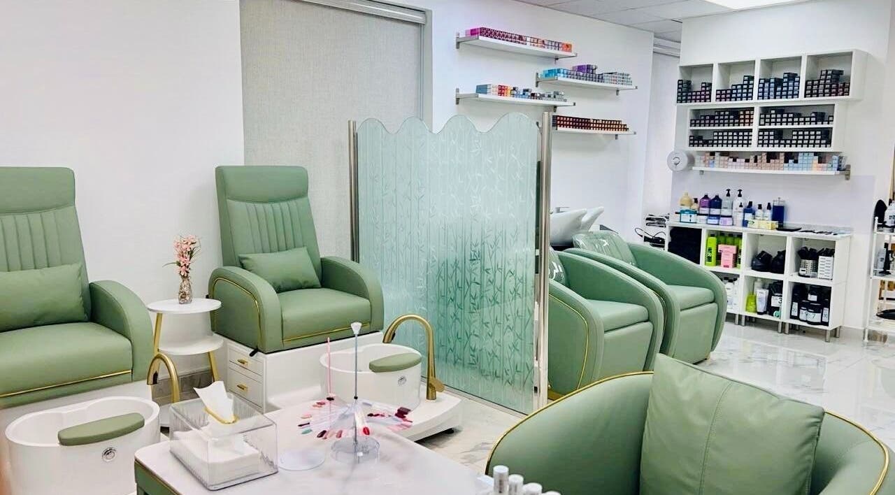 Relaxing spa chairs at Al Durr Al Safi Beauty Salon in Abu Dhabi, Abu Dhabi, AE with serene decor.