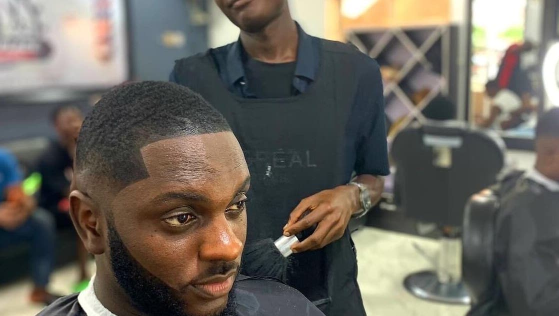 Barber fine-tuning haircut at Bayelsa in Yenagoa, Bayelsa, NG salon.