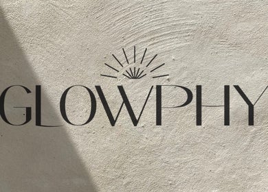 Logotipo de Glowphy en pared texturizada en Providencia, Región Metropolitana, CL.