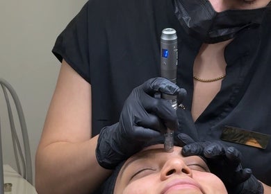 Tratamiento facial en glowphy, Providencia, Región Metropolitana, CL, destacando el cuidado especializado.